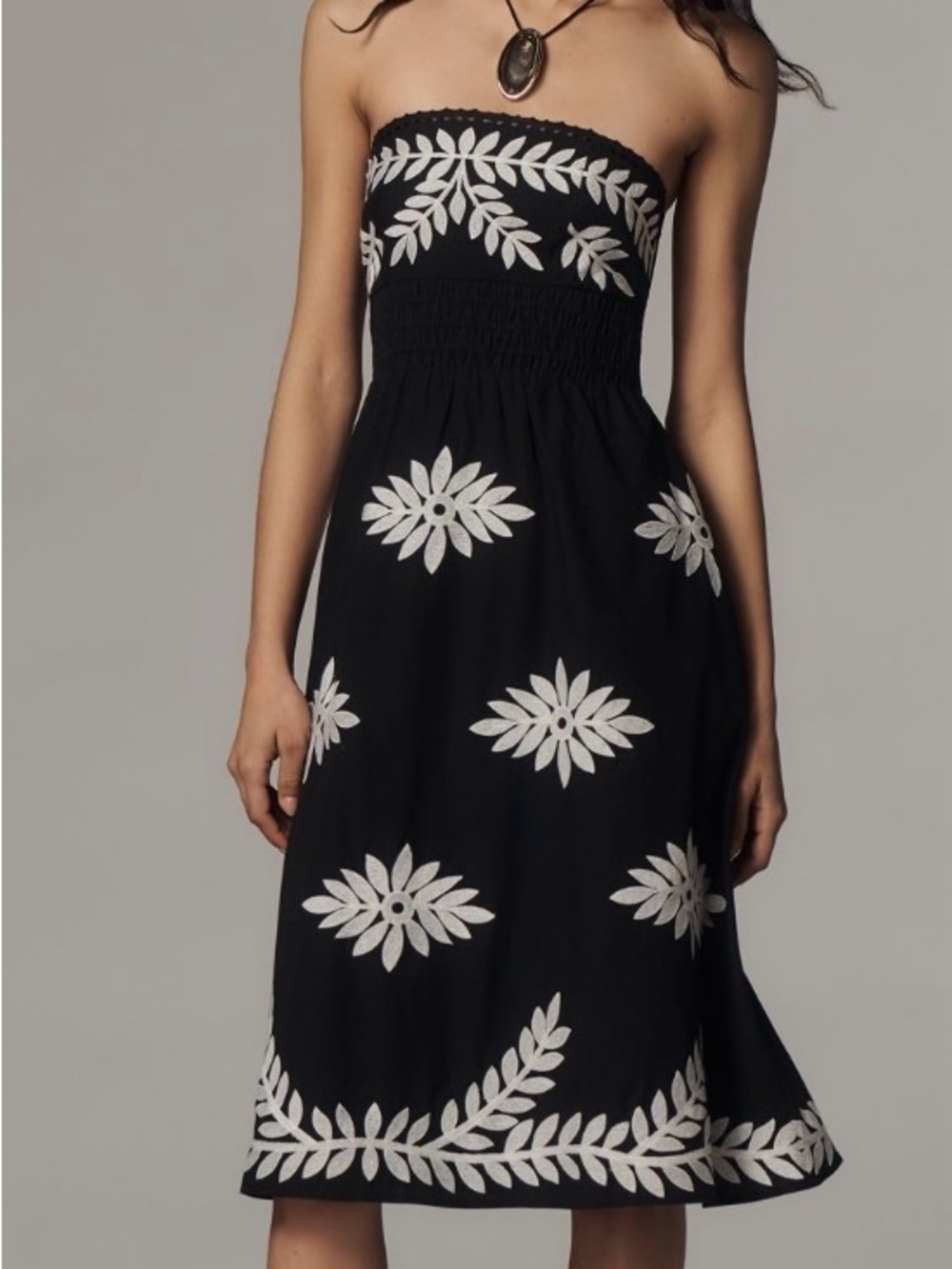 Anthropologie nwot  Strapless Smocked midi Dress White Leaf Embroidery S